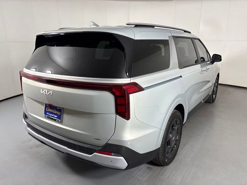 New 2026 Kia Carnival EX FWD image 8