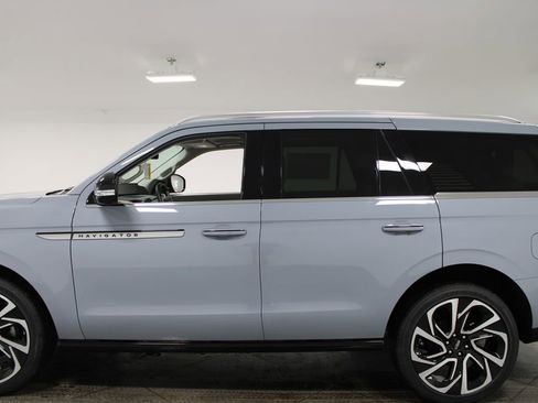 New 2026 Lincoln Navigator Reserve image 5