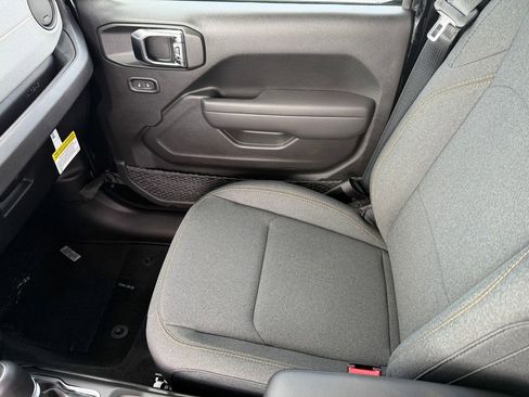 New 2025 Jeep Gladiator Sport image 29