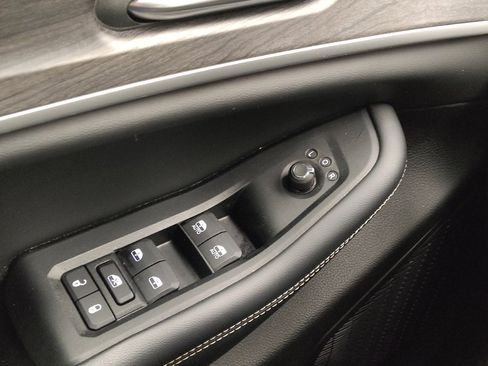 Used 2023 Jeep Grand Cherokee Limited AWD/4WD image 27