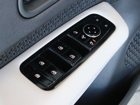 Used 2024 Nissan Ariya AWD image 27