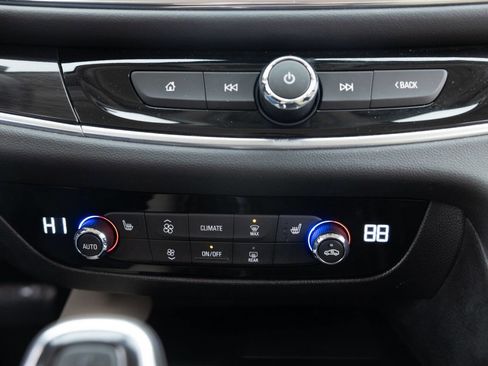 Used 2019 Buick Enclave Essence AWD/4WD image 35