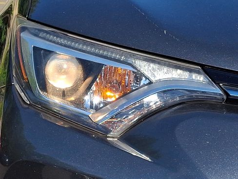 Used 2016 Toyota RAV4 LE AWD/4WD image 7