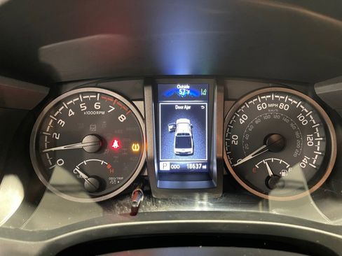 Used 2023 Toyota Tacoma TRD Sport image 10