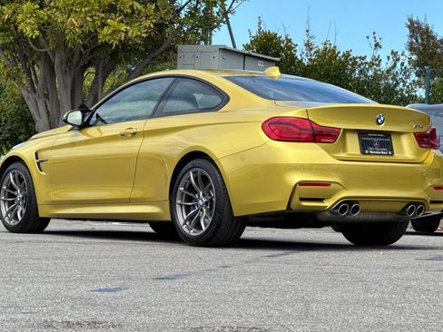 Used 2018 BMW M4 Coupe RWD image 3