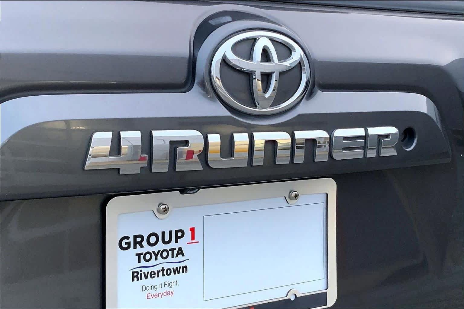 Used 2018 Toyota 4Runner SR5 Premium RWD image 9