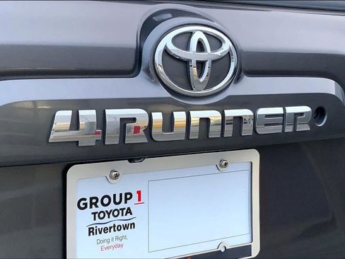 Used 2018 Toyota 4Runner SR5 Premium RWD image 9