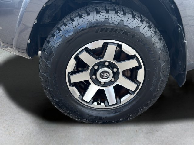 Used 2017 Toyota 4Runner TRD Off-Road Premium AWD/4WD image 26