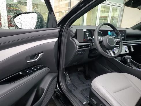 Certified 2025 Hyundai Santa Cruz SEL image 11