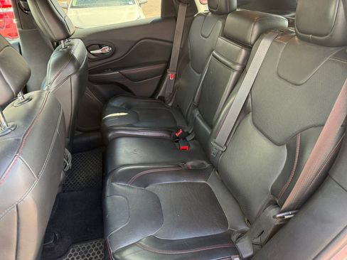 Used 2015 Jeep Cherokee Trailhawk w/ Comfort/Convenience Group AWD/4WD image 17