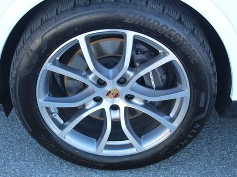 Certified 2025 Porsche Cayenne Coupe image 15