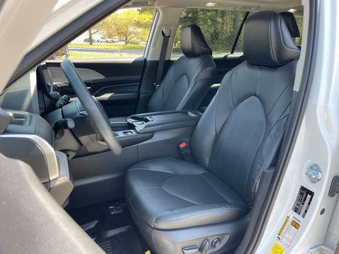 Used 2024 Toyota Grand Highlander Limited image 19