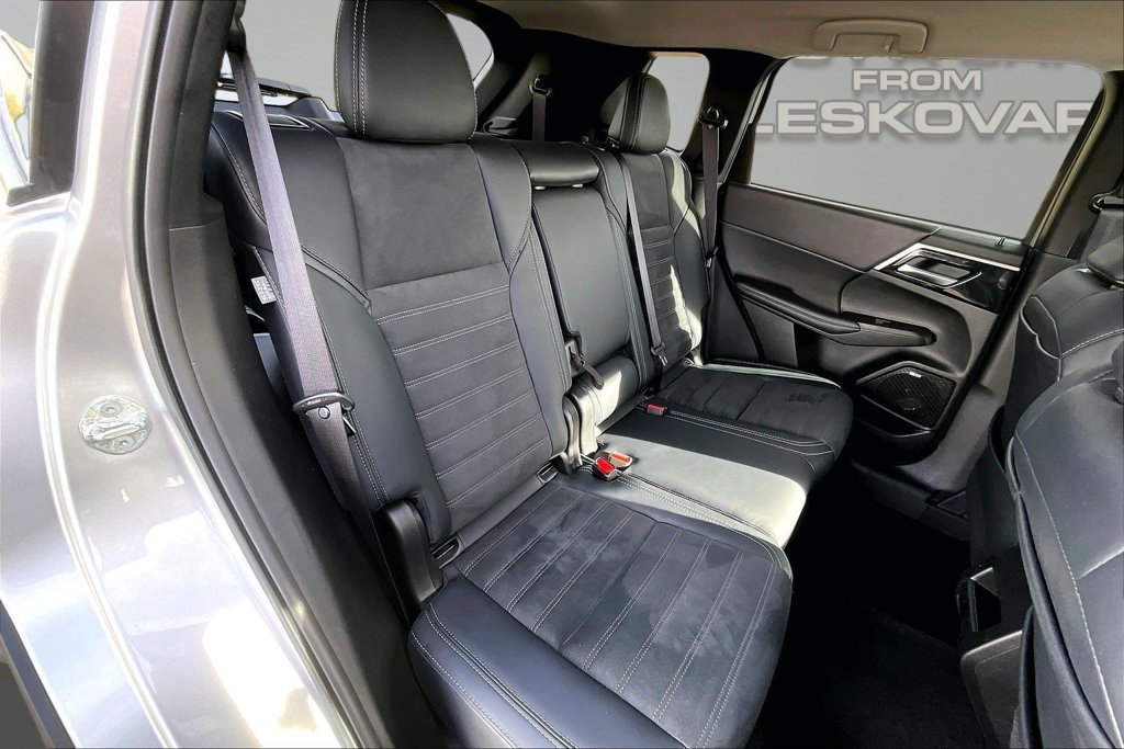 Used 2025 Mitsubishi Outlander SE AWD/4WD image 25