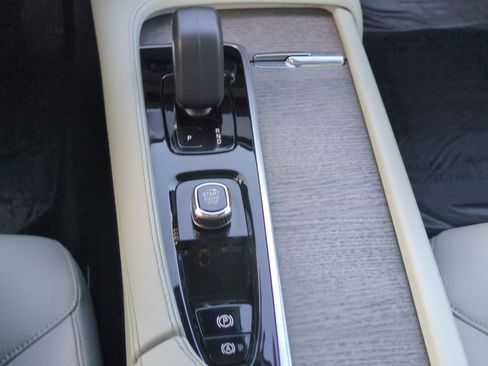 Used 2023 Volvo XC90 B6 Plus image 20