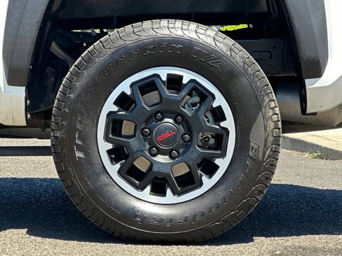 Used 2024 Toyota Tacoma TRD Off-Road AWD/4WD image 30