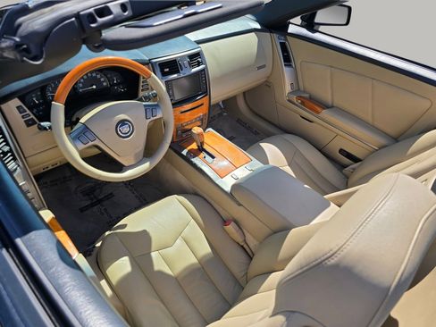 Used 2007 Cadillac XLR RWD image 41