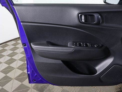 Certified 2025 Hyundai Venue Limited FWD image 22