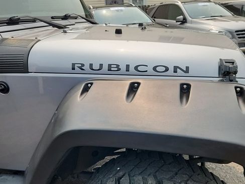 Used 2015 Jeep Wrangler Unlimited Rubicon w/ Connectivity Group AWD/4WD image 4