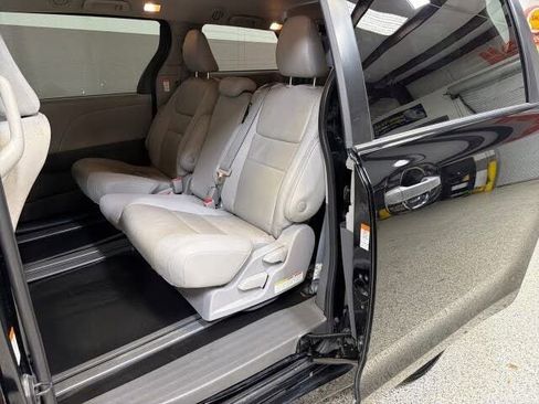 Used 2020 Toyota Sienna L FWD image 23