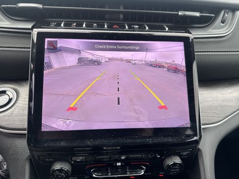 Used 2025 Jeep Grand Cherokee L Limited image 27