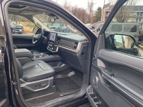 Used 2023 Ford Expedition XLT image 27