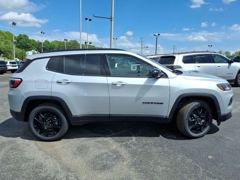 New 2026 Jeep Compass Latitude image 2