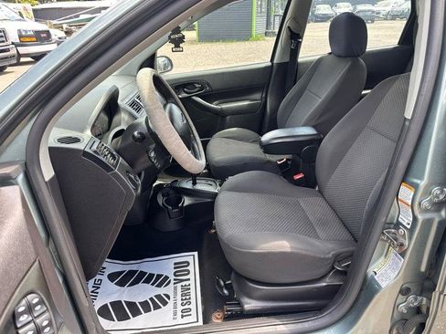 Used 2005 Ford Focus SES FWD image 13
