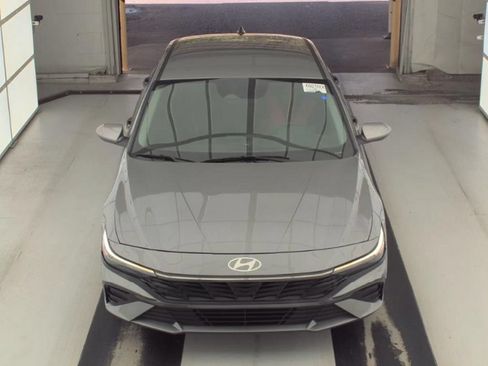 Used 2024 Hyundai Elantra SEL FWD image 2