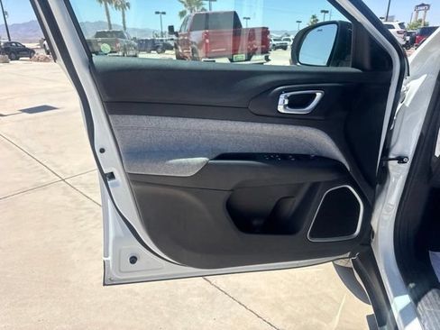 Certified 2024 Jeep Compass Latitude AWD/4WD image 18