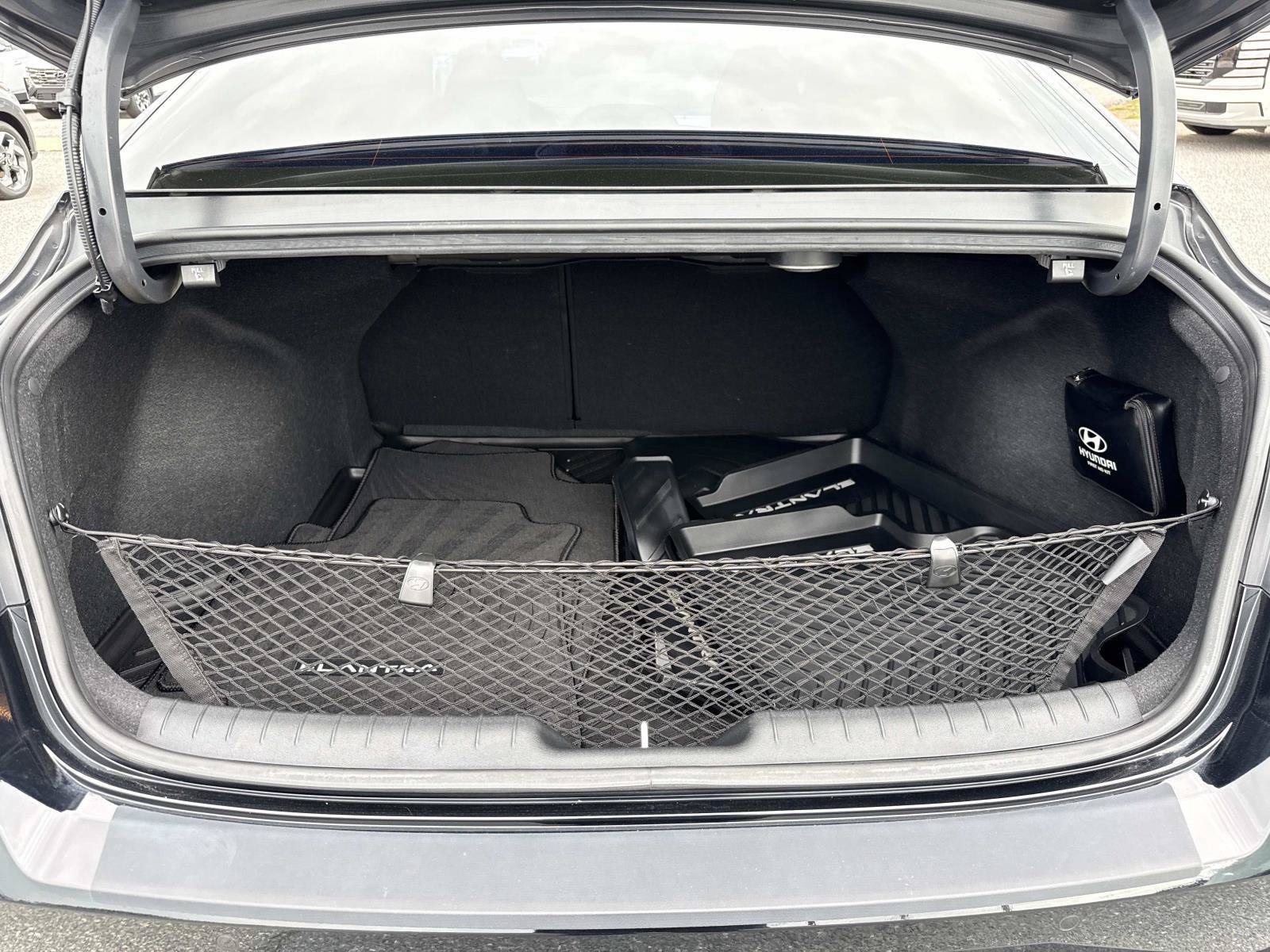 Certified 2022 Hyundai Elantra Limited FWD image 22