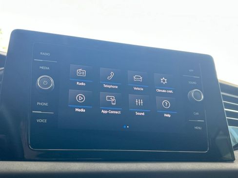 Certified 2025 Volkswagen Jetta SE FWD image 18