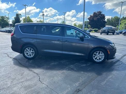 Used 2023 Chrysler Voyager LX FWD image 3