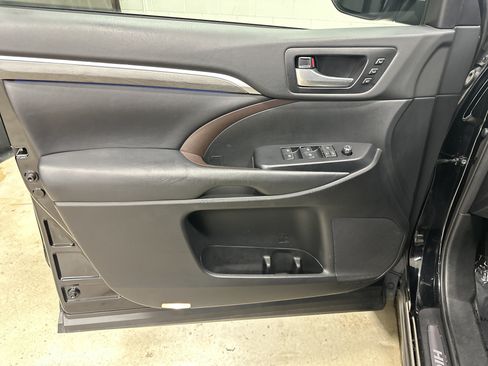 Used 2018 Toyota Highlander Limited w/ Protection Package #3 AWD/4WD image 14