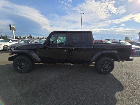 New 2025 Jeep Gladiator Sport image 7