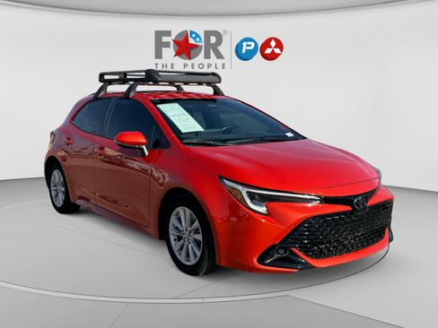 Used 2025 Toyota Corolla SE w/ SE Package FWD image 7