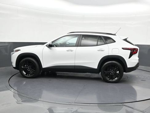 Used 2024 Chevrolet Trax ACTIV w/ Sunroof Package FWD image 2