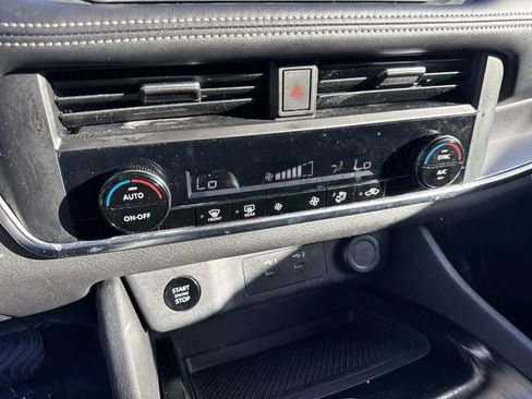 Used 2024 Nissan Rogue SV image 19