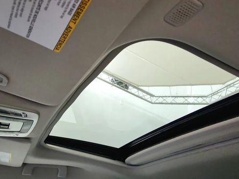 Used 2024 Toyota Sienna XLE image 39