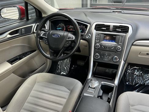 Used 2017 Ford Fusion SE image 22