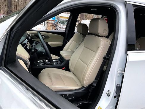 Used 2023 Chevrolet Traverse Premier image 10