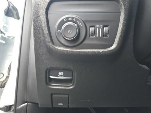 Used 2022 Jeep Grand Cherokee Limited w/ Trailer Tow Prep Group (B) AWD/4WD image 11
