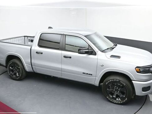 New 2026 RAM 1500 4x4 Crew Cab image 17