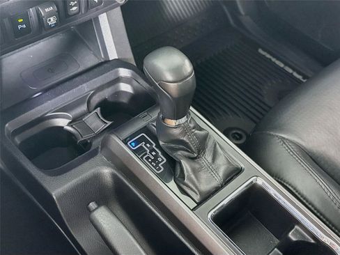 Used 2018 Toyota Tacoma TRD Off-Road AWD/4WD image 11