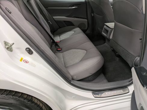 Used 2019 Toyota Camry LE FWD image 27