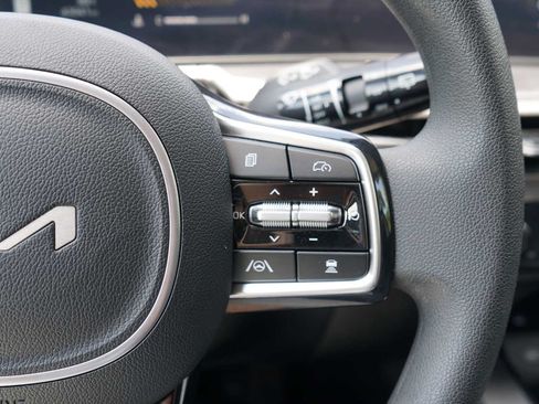 Certified 2024 Kia Sorento LX FWD image 13
