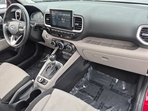 Used 2025 Hyundai Venue SEL FWD image 31