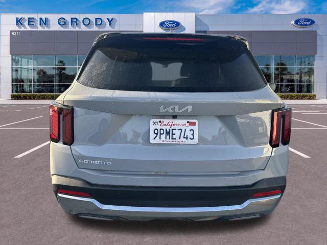 Used 2025 Kia Sorento EX w/ Panoramic Sunroof Package FWD image 6