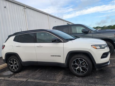 Used 2025 Jeep Compass Limited AWD/4WD image 5
