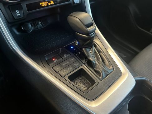 Used 2019 Toyota RAV4 LE w/ All Weather Liner Package AWD/4WD image 22