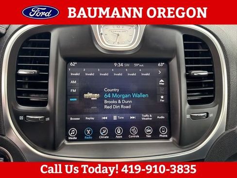 Used 2017 Chrysler 300 C AWD/4WD image 19